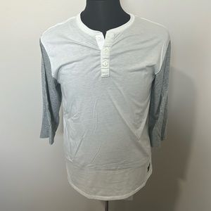 Nike 3/4 Sleeve Baseball Tee. Size Medium.